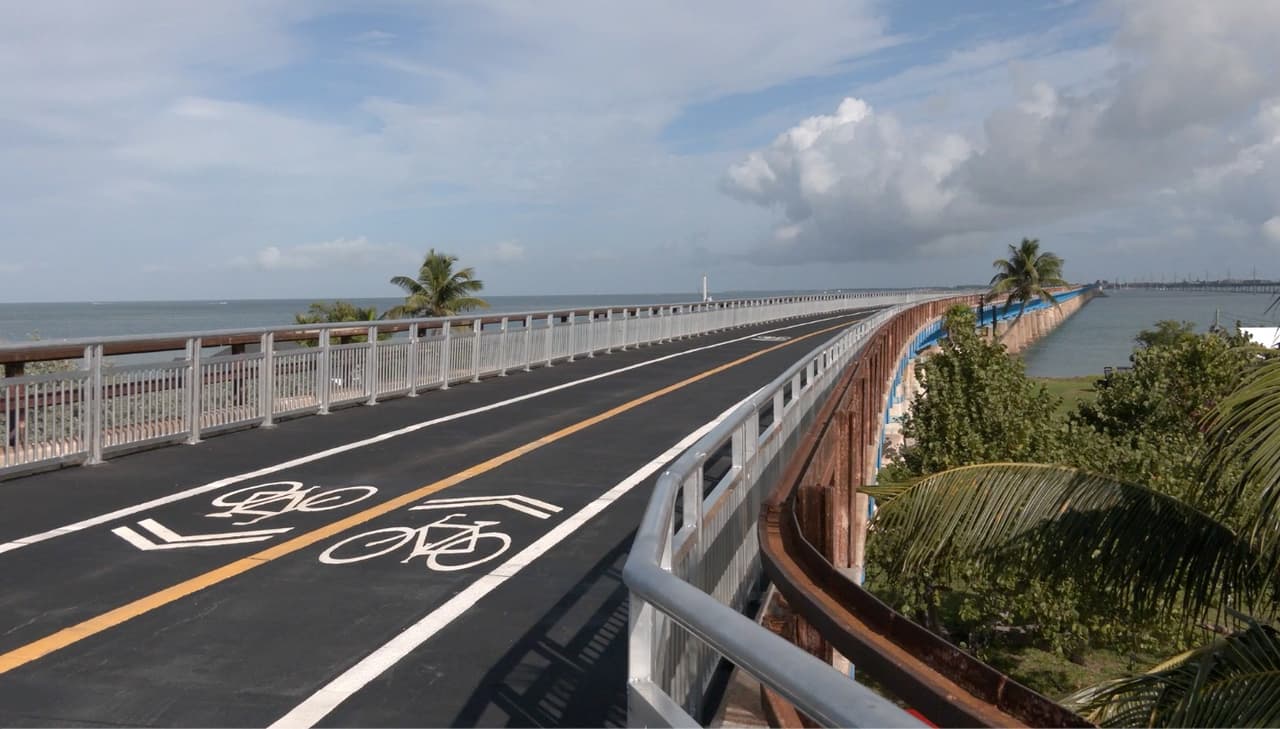 El original, que tiene 110 años, ha vuelto a abrirse después de una inversión de 44 millones de dólares. La restauración incluyó el acero de las estructuras, nuevas cubiertas y pasamos para peatones y bicicletas. 
<br>