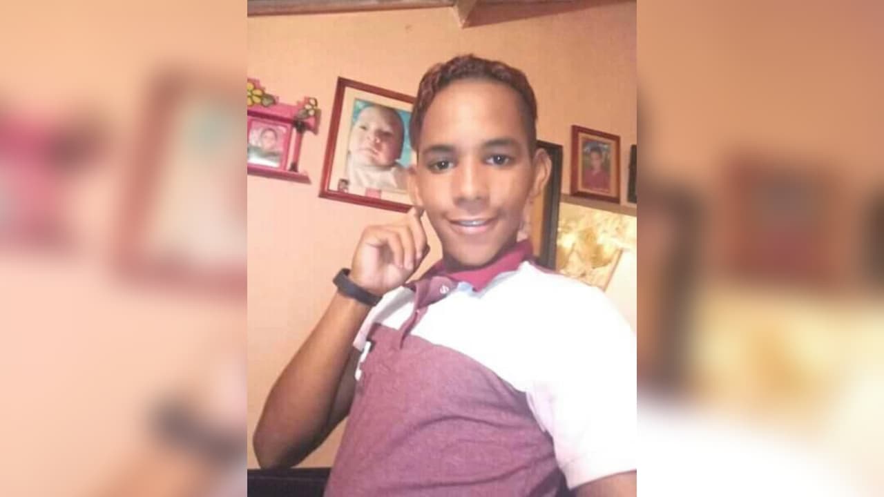 Le cortaron parte de su brazo con un machete por ser gay y ahora necesita una prótesis para su recuperación