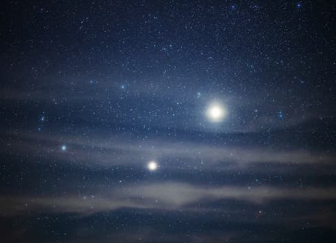 En la noche de este lunes 21 de diciembre, justo después del atardecer, se podrá ver la espectacular conjunción de Júpiter y Saturno.