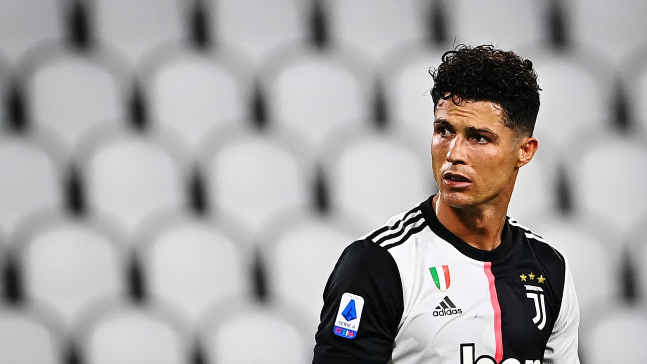 En video: Cristiano Ronaldo se lleva un regaño por no usar cubrebocas y esta fue su reacción