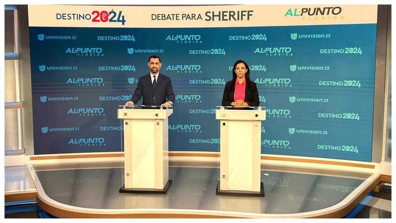 A través de un sorteo se determinó que Reyes cerraría el debate, y que Cordero-Stutz ocuparía el podio ubicado a la derecha.