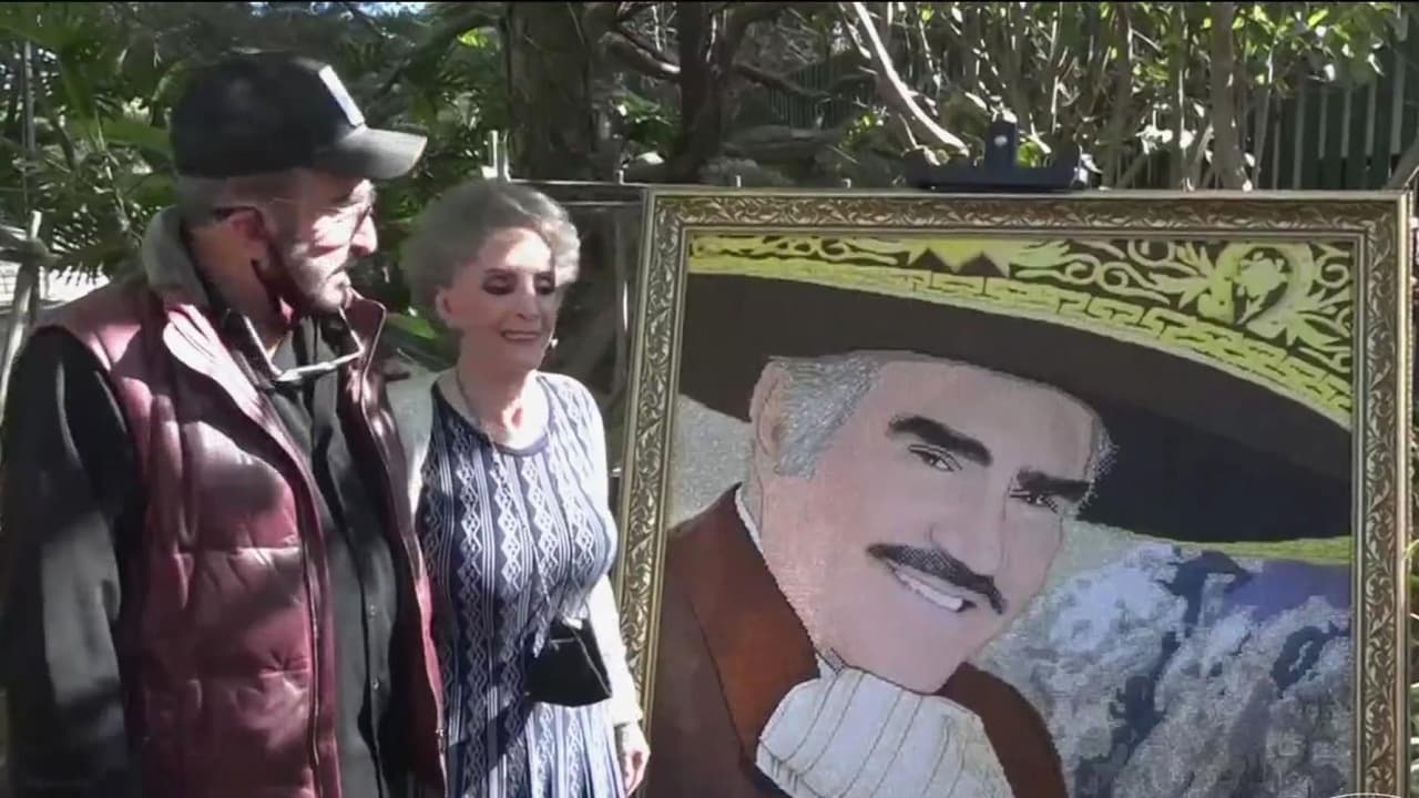 Con mariachi, misa y una gran escultura, conmemoran el cumpleaños 82 de Vicente Fernández