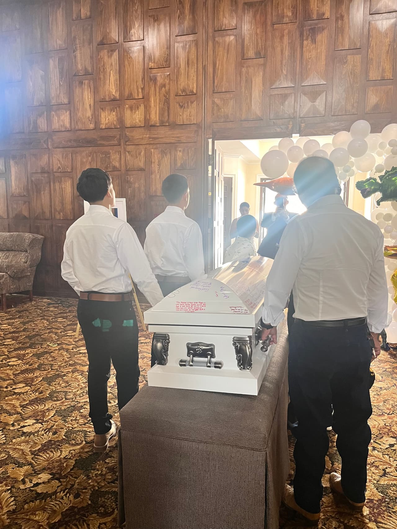 Para poder cubrir los gastos de la repatriación, 
<a href="https://www.gofundme.com/f/support-julie-navarro-reyna-in-honoring-zachary" target="_blank">la familia abrió un GoFundMe</a>, donde la comunidad les está apoyando económicamente.