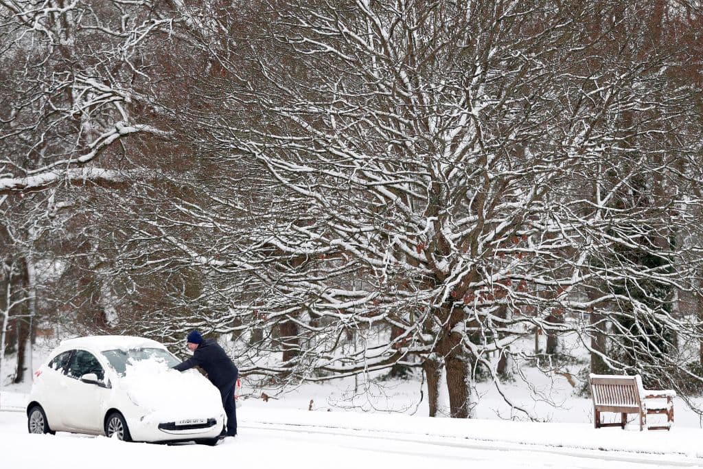 <b>Asegùrate de tener el anticongelante adecuado</b>
<br>Antes de que llegue el invierno, asegúrate de que haya una cantidad adecuada de anticongelante en el auto para que este no termine congelado y atascado en su motor.