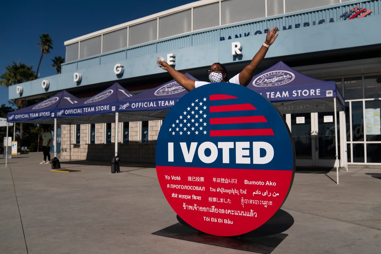 El estadio de LA Dodgers es otro de los centros de votación en donde los electores pueden depositar sus boletas en el condado de Los Ángeles.