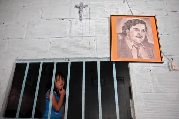 Además fue responsable de una ola de atentados sangrientos en toda Colombia, que incluía a periodistas. Organizó y financió una red de sicarios que realizaron actos terroristas.