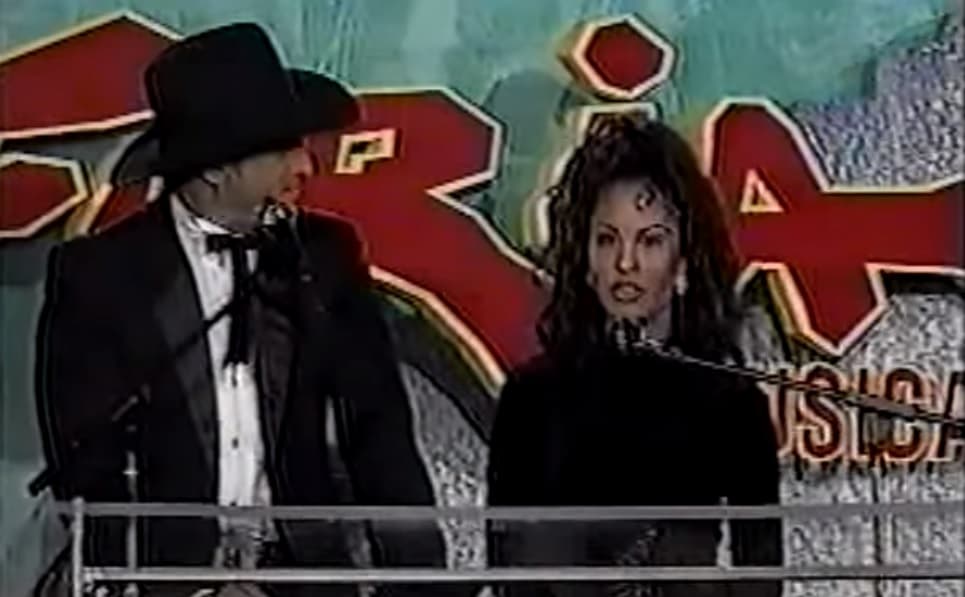 22. En 1994 asistió a los premios Furia Musical, donde actuó junto a Los Dinos, y además se encargó de presentar y entregar reconocimientos a Los Tigres del Norte y a Marco Antonio Solís, 'El Buki'.
