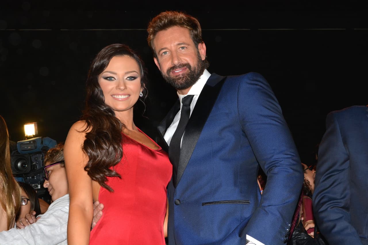 No está claro si Gabriel Soto comenzó su relación con Irina Baeva cuando todavía estaba con Geraldine Bazán o no, pues su exesposa afirma que sí e Irina dice que no, pero hasta la fecha sigue junto a la actriz rusa.