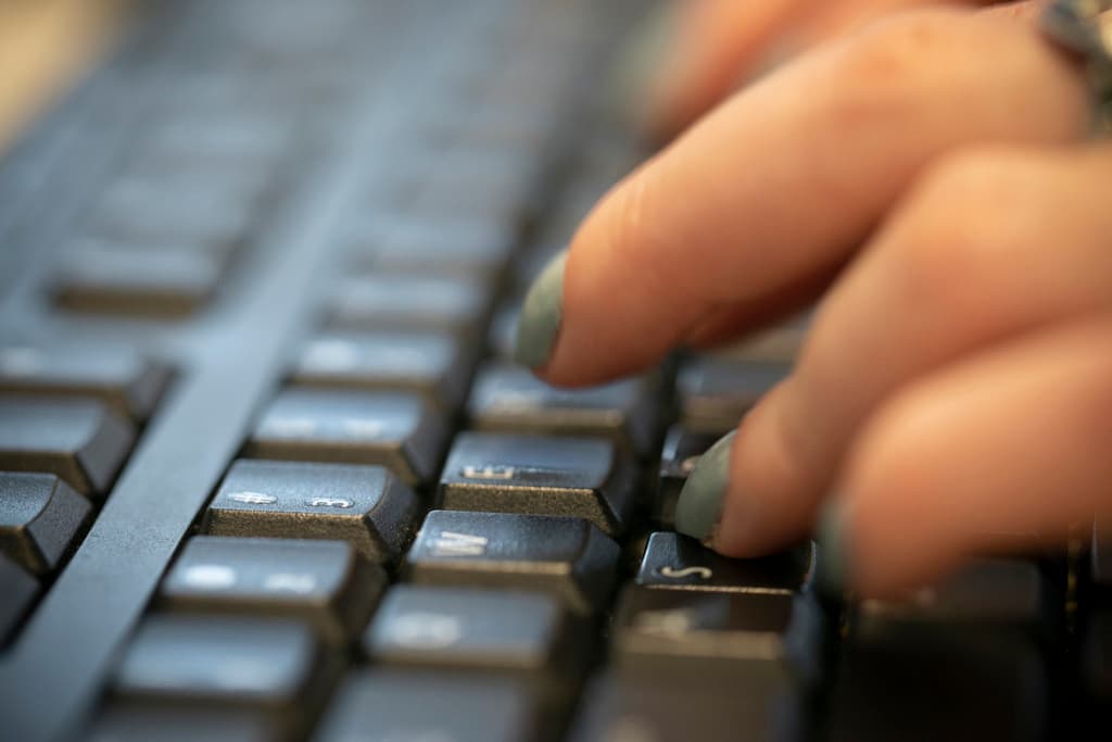 Cómo detectar las estafas de inversiones en las redes sociales