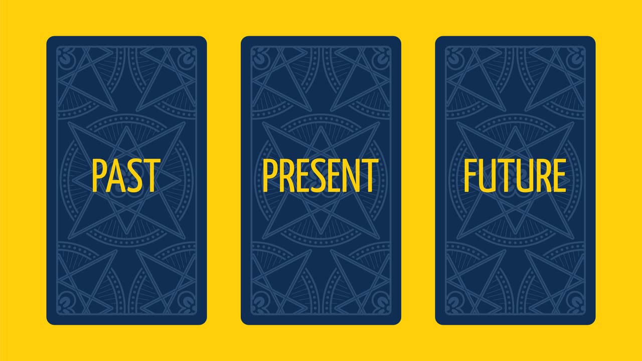 Una de las principales formas de leer la triada de cartas es la de: pasado, presente y futuro. Como podrás descifrar, la primera carta te dirá de dónde vienes, la de enmedio es tu situación actual y la última, qué te depara tu camino a seguir. Es la tirada más básica, rápida o cuando quieres tener una consulta elemental. Excelente para los que se inician en esto.