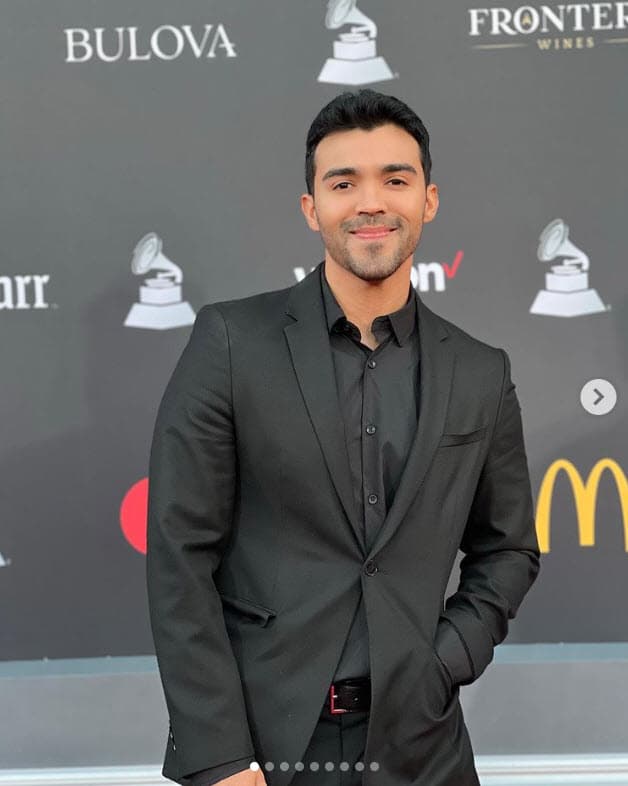 El compositor, quien es originario de Sinaloa, tampoco. 
<br>