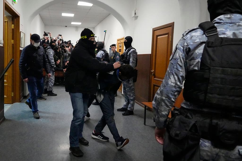 Tres de los cuatro detenidos por el atentado en una sala de conciertos en Rusia admiten su culpabilidad 