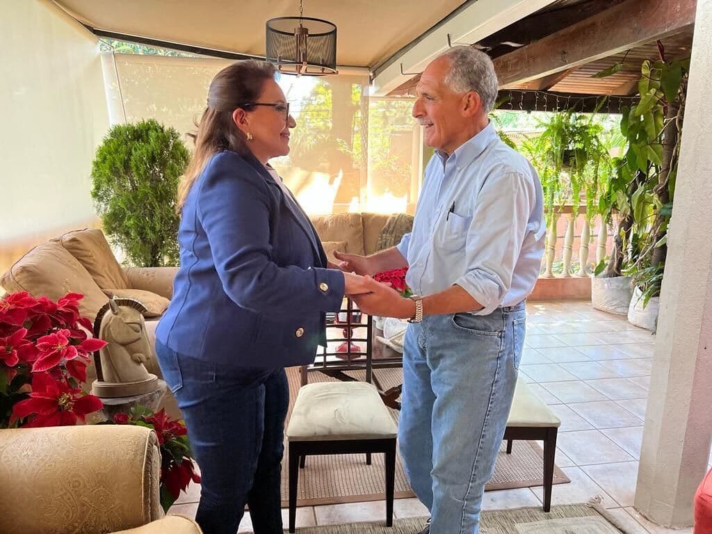 El candidato conservador Nasry Asfura reconoce el triunfo de Xiomara Castro en las elecciones presidenciales de Honduras