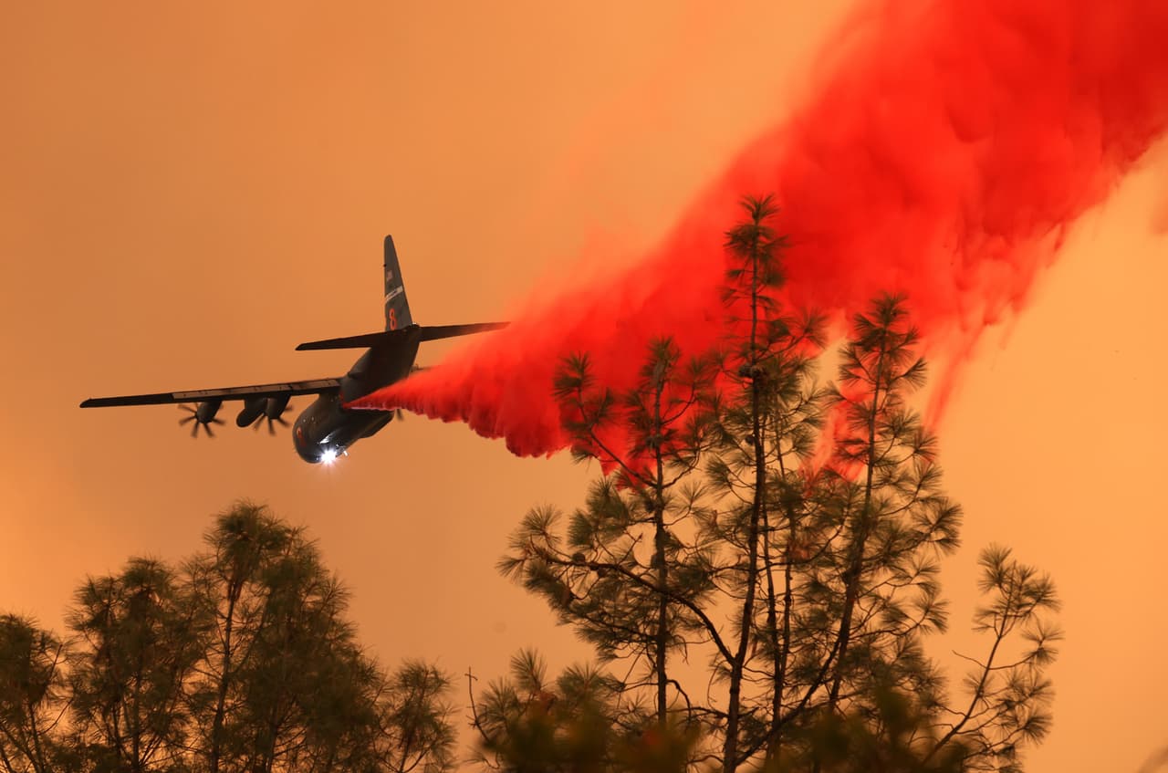 Los
<b><a href="https://www.univision.com/local/san-francisco-kdtv/todavia-no-se-si-mi-casa-sigue-ahi-residentes-evacuados-de-los-condados-san-mateo-y-santa-cruz-reciben-ayuda-video"> incedios forestales</a></b> que por estos días arrasan más de un millón de acres en California, evidencian una temporada de incendios 
<b><a href="https://www.univision.com/local/san-francisco-kdtv/los-incendios-que-arrasan-california-han-quemado-un-territorio-comparable-con-el-del-gran-canon">25 veces mayor que la del año pasado</a></b>, dijo el Gobernador Gavin Newsom.