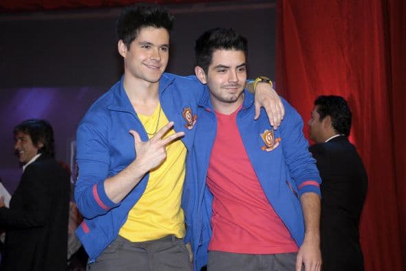 Este joven galán tiene 24 años y debutó en pequeñas participaciones en los sketches de los programas de su padre. Fue en el 2012 cuando obtuvo su primera oportunidad en la teleserie juvenil 
<i><b>Miss XV</b></i>.