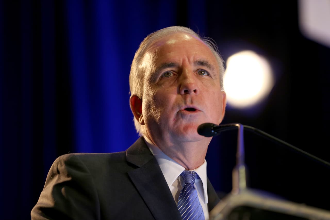 <b>Carlos Giménez</b>, republicano por Florida, votó por la expulsión de Taylor Greene de dos comités de la Cámara Baja. Greene se presentó con el rostro cubierto con una mascarilla con las palabras “Libre expresión” y ofreció una mezcla de retractaciones y señalamientos.