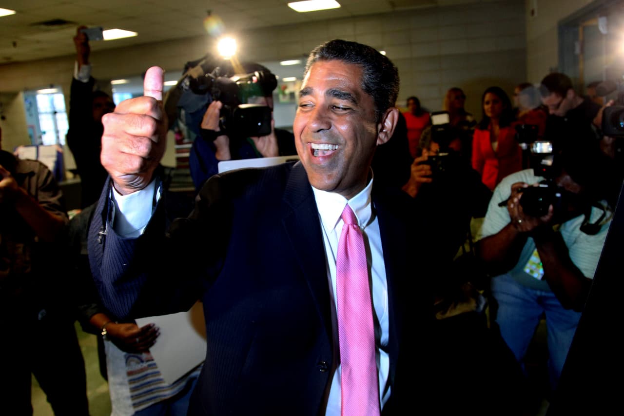 <b>Adriano Espaillat. Distrito 13, Nueva York.</b> Ocupa el cargo desde 2013 y fue senador estatal y miembro de la Asamblea del Estado de Nueva York. Nació en 1954 en Santiago, República Dominicana, y es bisnieto del expresidente dominicano Ulises Espaillat. Fue inmigrante indocumentado, es demócrata y su distrito, el más pequeño del país, es densamente poblado, ocupa parte del alto Manhattan y del este del Bronx.