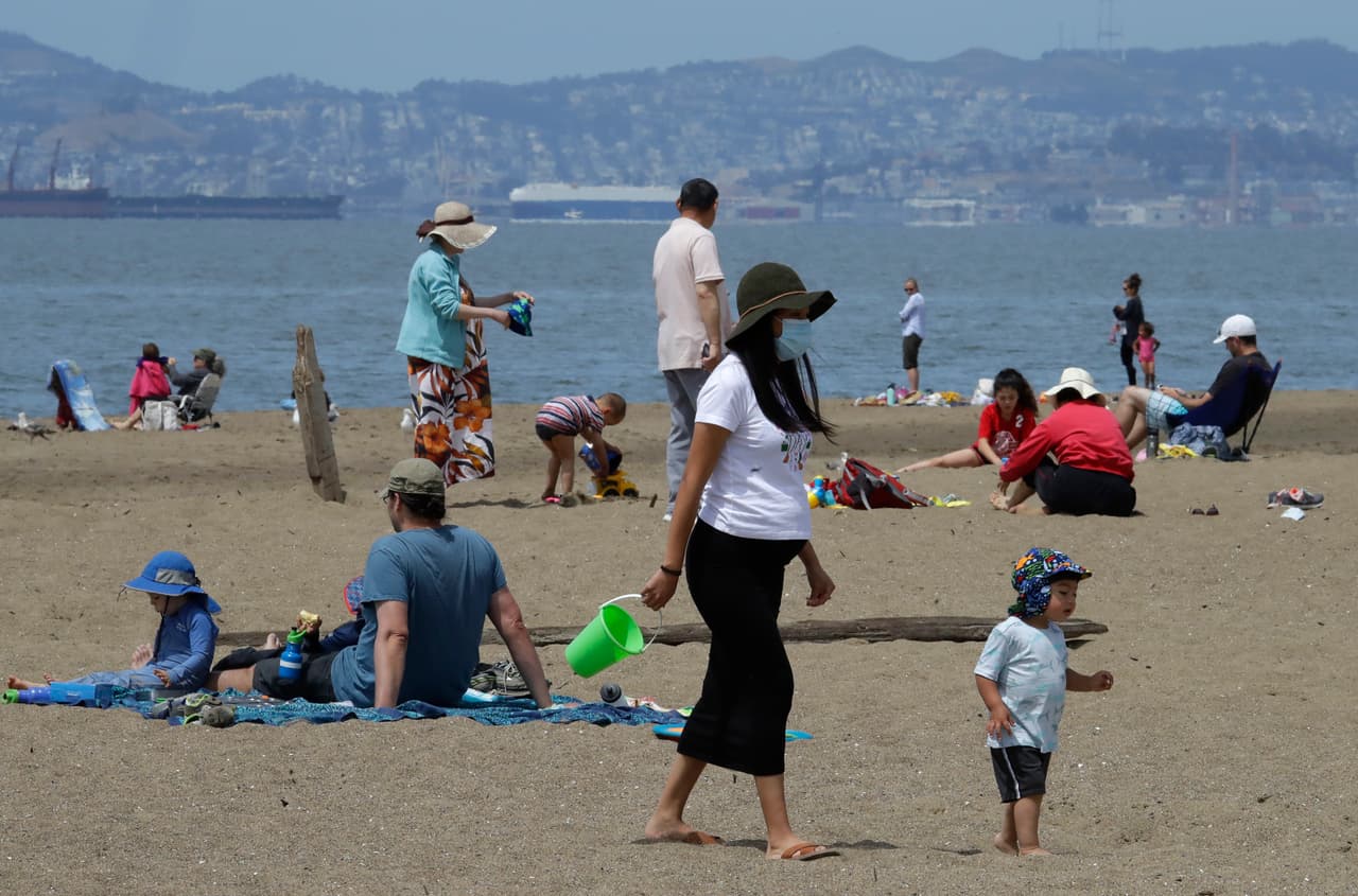 <b>11.- Inicio informal del verano</b>
<br>
<br>En Estados Unidos, 
<a href="https://www.univision.com/temas/memorial-day">Memorial Day </a>usualmente marca el inicio no oficial del verano, sin embargo en 2020 las pese a que muchos parques y playas ya han reabierto, las restricciones por la pandemia del coronavirus limitan disfrutar de los paseos al aire libre durante el feriado.
<br>