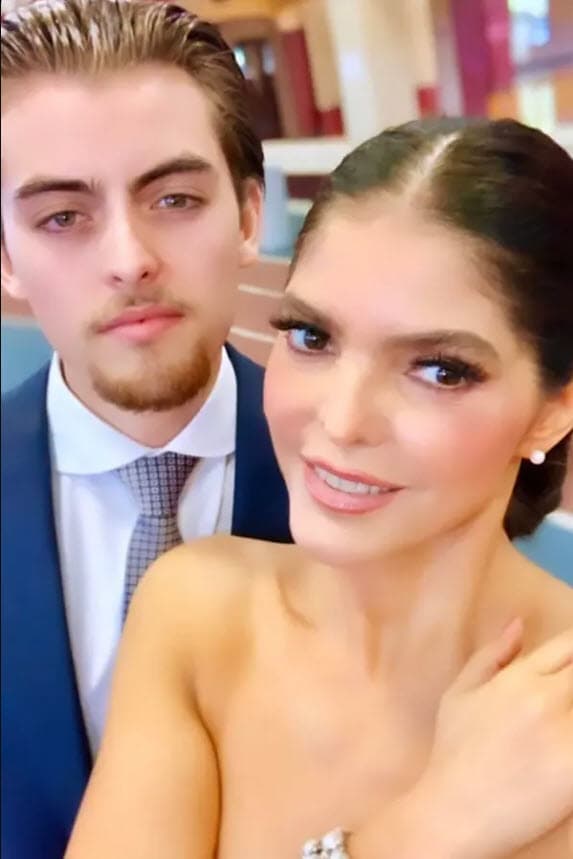 El primer hijo de Ana Bárbara es Emiliano, quien nació el 4 de noviembre del año 2000 y es fruto del amor que sostuvo con el empresario mexicano Edgar Gallardo.