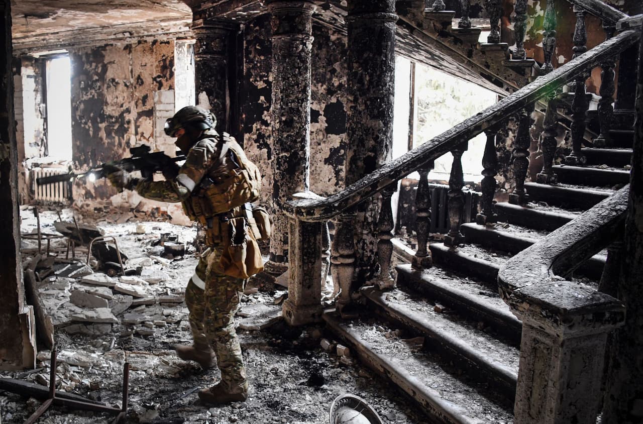 <b><a href="https://www.univision.com/noticias/mundo/mariupol-bombardeo-fotos-guerra-rusia-ucrania-fotos">Brutalidad rusa: bombardean un hospital materno infantil </a></b>
<br>
<br>El bombardeo sobre un hospital materno infantil en Mariupol conmocionó al mundo luego de dos semanas desde que Vladimir Putin anunciara una “operación militar especial” en Ucrania. El ataque aéreo se produjo, después de las advertencias de Estados Unidos y Reino Unido sobre que la acción militar rusa se tornaría más brutal. Las autoridades de la ciudad portuaria le pidieron a sus habitantes dejar los cadáveres de los fallecidos en la calle en lugar de arriesgarse a hacer un traslado. 
<br>