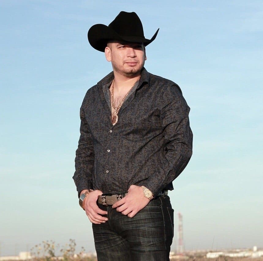 Muy poco después de la muerte de Beto Quintanilla, su hijo grabó algunos de sus temas más populares para el disco 'Homenaje a mi padre'.