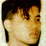 <h3 class="cms-H3-H3">Kenny Jing Ang Chen</h3>
<br>
<br>La agencia lo acusa de dirigir 
<b>una red de distribución de heroína. </b>
<br>
<br>El fugitivo, de 47 años, es de origen asiático y su último domicilio conocido es en Nueva York. 
<br>
<br>La DEA lo considera
<b> </b>armado y peligroso.