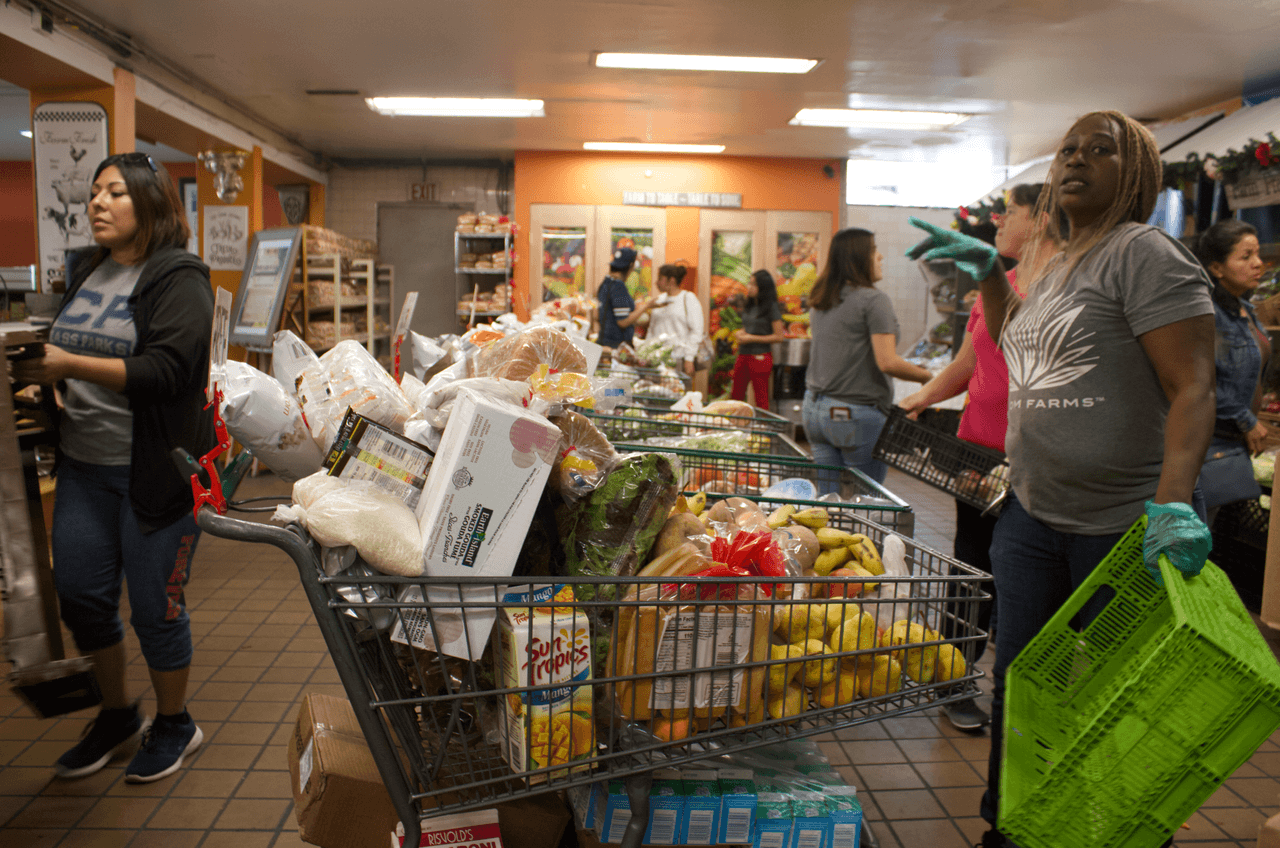 <b>Food and Clothes Closets - Orangevale Seventh-day Adventist Church</b>
<br>Alimentos y ropa de emergencia para los necesitados. Los clientes pueden usar los armarios de comida y ropa una vez cada 30 días todos los martes de 9 am a 12 pm. Sólo para residentes de Orangevale. Se ubica en la esquina de Pershing y Pecan Avenues. Para más información te puedes comunicar al número 916-967-2838.