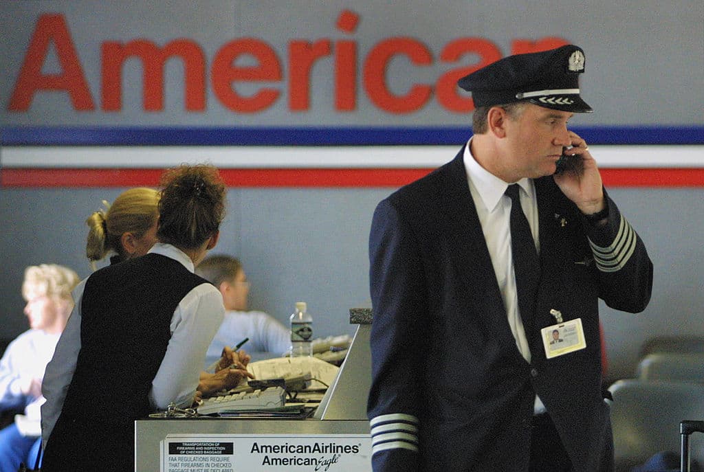 Los sindicatos de American Airlines y Southwest, dos de las aerolíneas más grandes en Estados Unidos, advierten que podrían sufrir de escasez de pilotos para la época de Navidad.