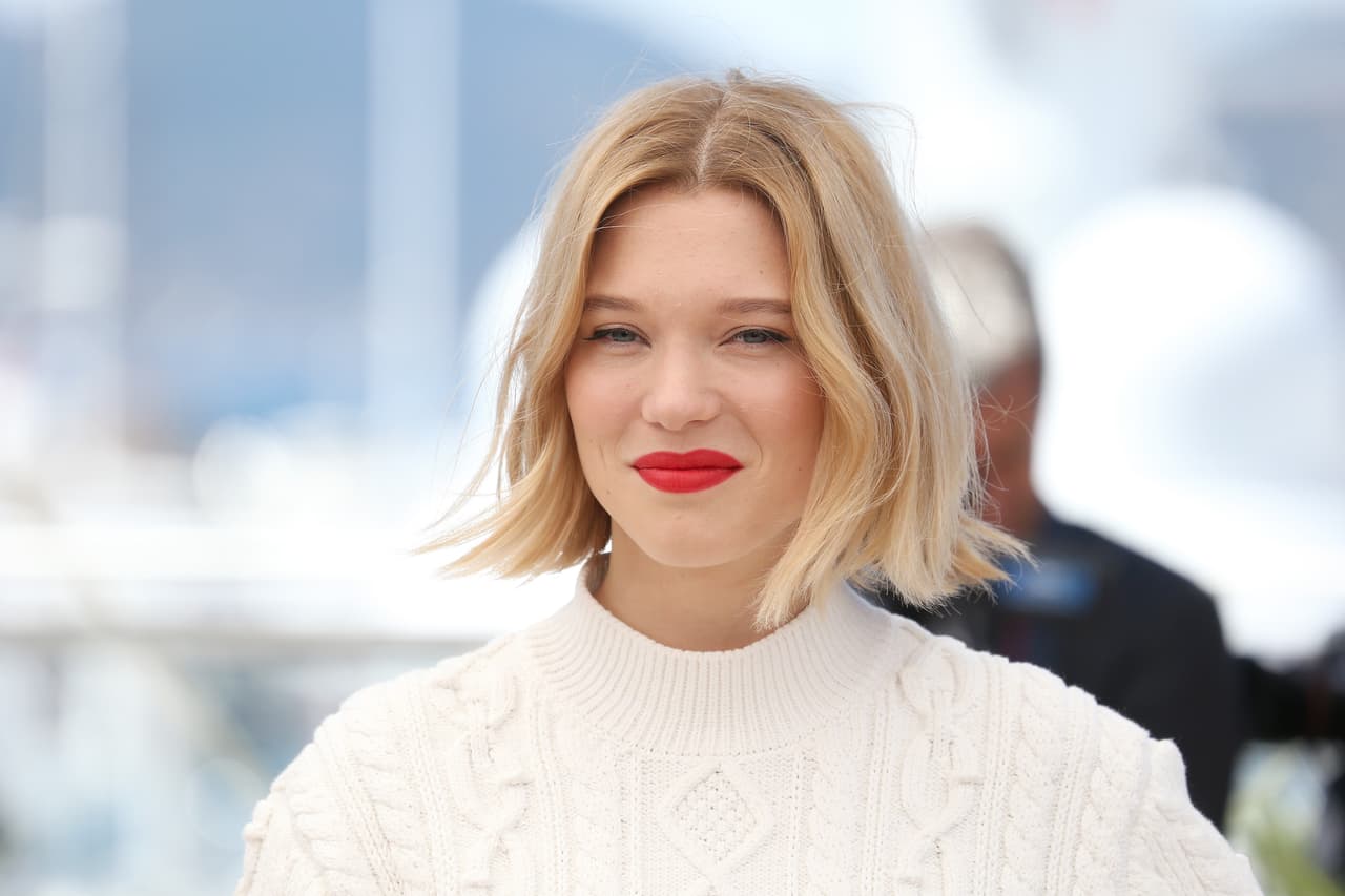 La actriz francesa Léa Seydoux describió como el productor intentó 
<b>asaltarla en su habitación de hotel</b>, a la que entró en compañía de la asistente de Weinstein, que enseguida los dejó solos. "Tenía una mirada lasciva. Estaba usando su poder para tener relaciones sexuales", 
<a href="https://www.theguardian.com/commentisfree/2017/oct/11/harvey-weinstein-lea-seydoux">escribió un artículo en el periódico The Guardian</a>. "Estábamos hablando en el sofá cuando de repente saltó sobre mí e intentó besarme. Tuve que defenderme. 
<b>Es grande y gordo, así que tuve que ser fuerte para resistirme</b>. Salí de su habitación, completamente disgustada. Pero no le tenía miedo. Porque supe qué clase de hombre era todo el tiempo".