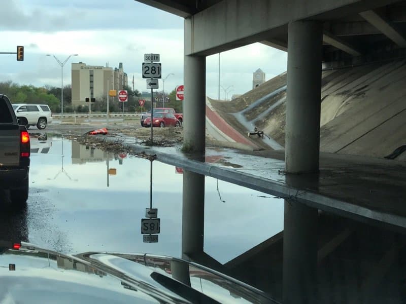 Usuarios de redes sociales compartieron imágenes de los daños provocados por las tormentas severas y tornados que afectaron en centro de Texas.