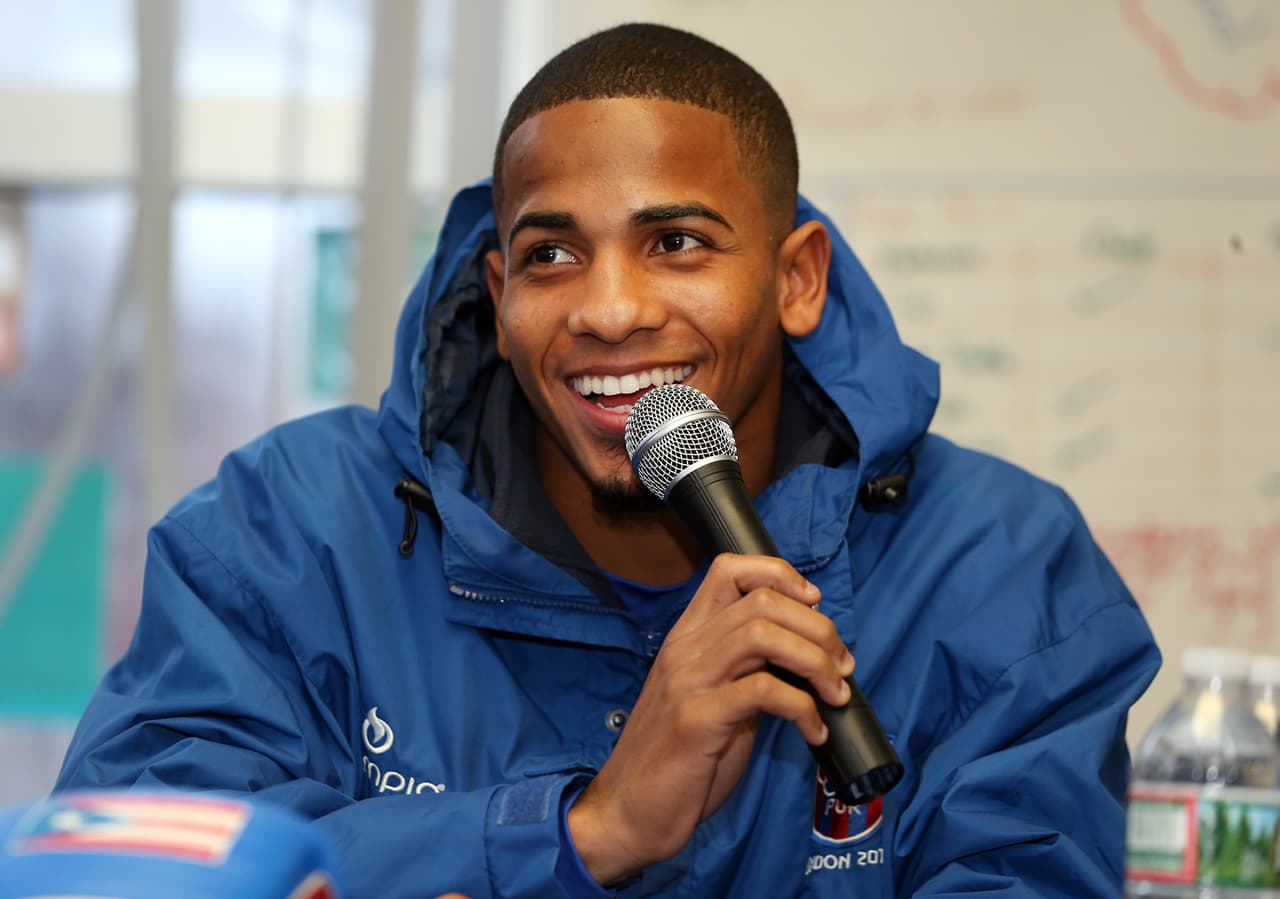 Félix ‘El Diamante’ Verdejo, compartió un buen rato en la tarde de hoy con los jóvenes estudiantes del Centro Comunitario Betances del Bronx. ‘Saber que los jóvenes se inspiran con lo que yo hago me motiva a seguir entrenando más fuerte. Ellos también lo pueden lograr," dijo.