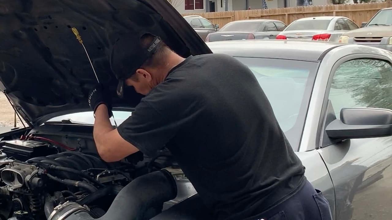 Hay muchas dudas a la hora de comprar un carro usado.
<br>
<br>La primera recomendación es 
<b>revisar que el VIN number </b>que tiene en el tablero y que se ve a través del parabrisas, sea el mismo que tiene en el poste de la puerta.