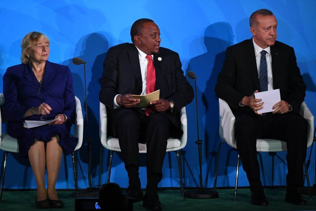 Otra de las gobernadoras actualmente en el cargo es 
<b>Janet Mills, demócrata, del estado de Maine</b>. En la imagen, en una cumbre sobre cambio climático en la Asamblea General de la ONU de 2019 en Nueva York junto a líderes internacionales.
