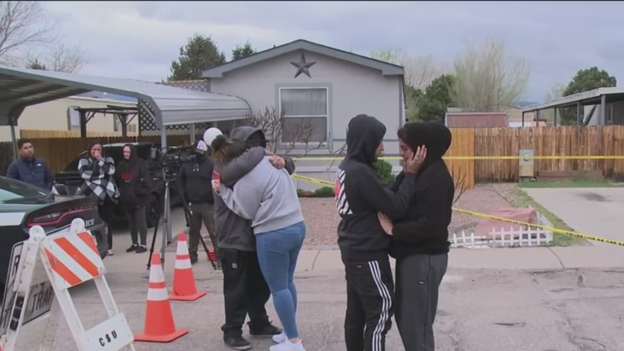 Los sobrevivientes de un tiroteo durante fiesta de cumpleaños en Colorado Springs narran que el atacante, novio de Sandra Ibarra, de 29 años, entró y disparó contra toda la familia. Hay seis víctimas y el sospechoso se quitó la vida.
