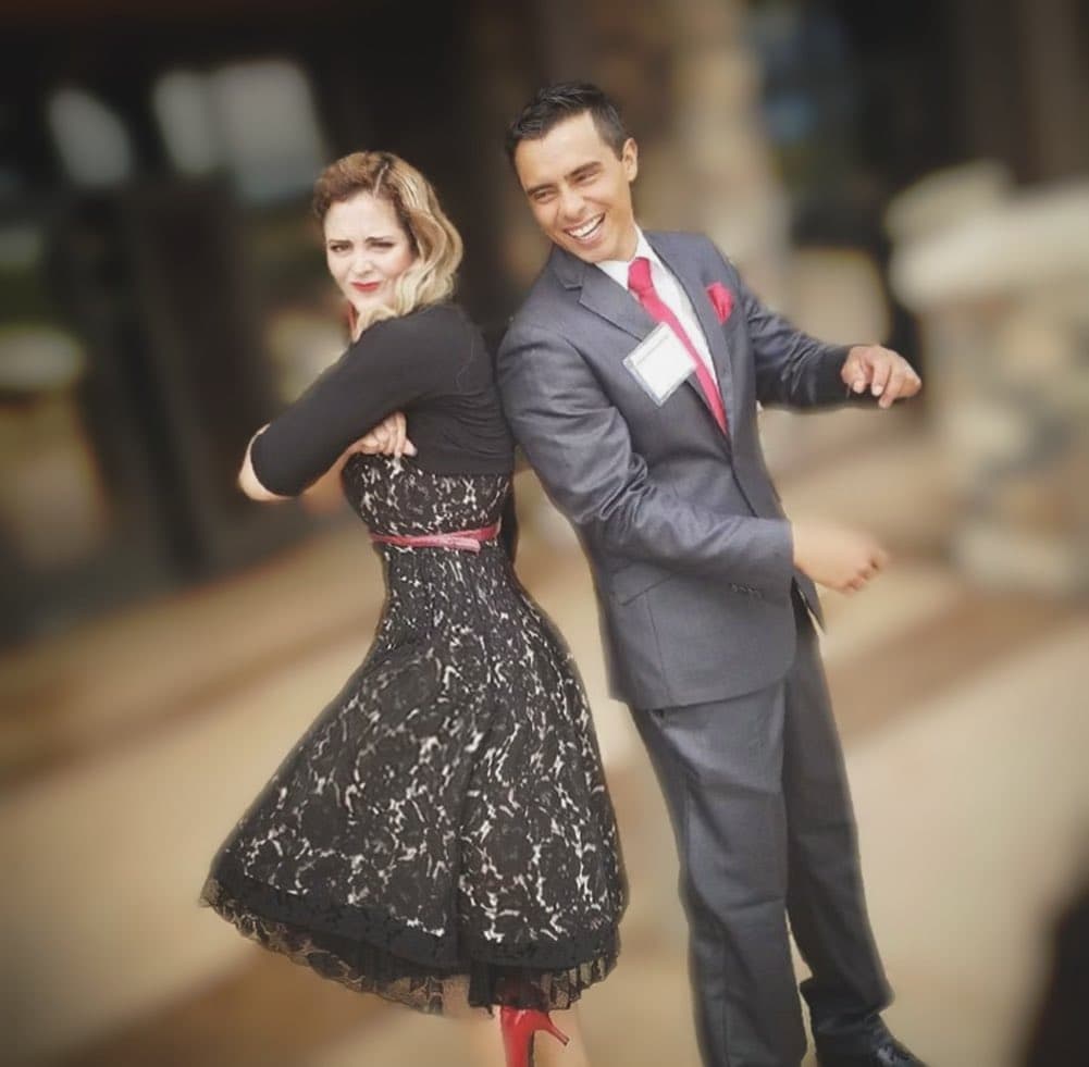 Un par de años después de que participó en el melodrama 'En nombre del amor', Allisson Lozz se casó en 2011 con su actual esposo 
<b><a href="https://www.univision.com/programas/super-momentos-de-novela/allisson-lozz-defendio-a-su-esposo-de-las-criticas-fotos#b7fe98430000" target="_blank">Eliú Gutiérrez</a></b>, con quien decidió darle un giro a su vida.
<br>