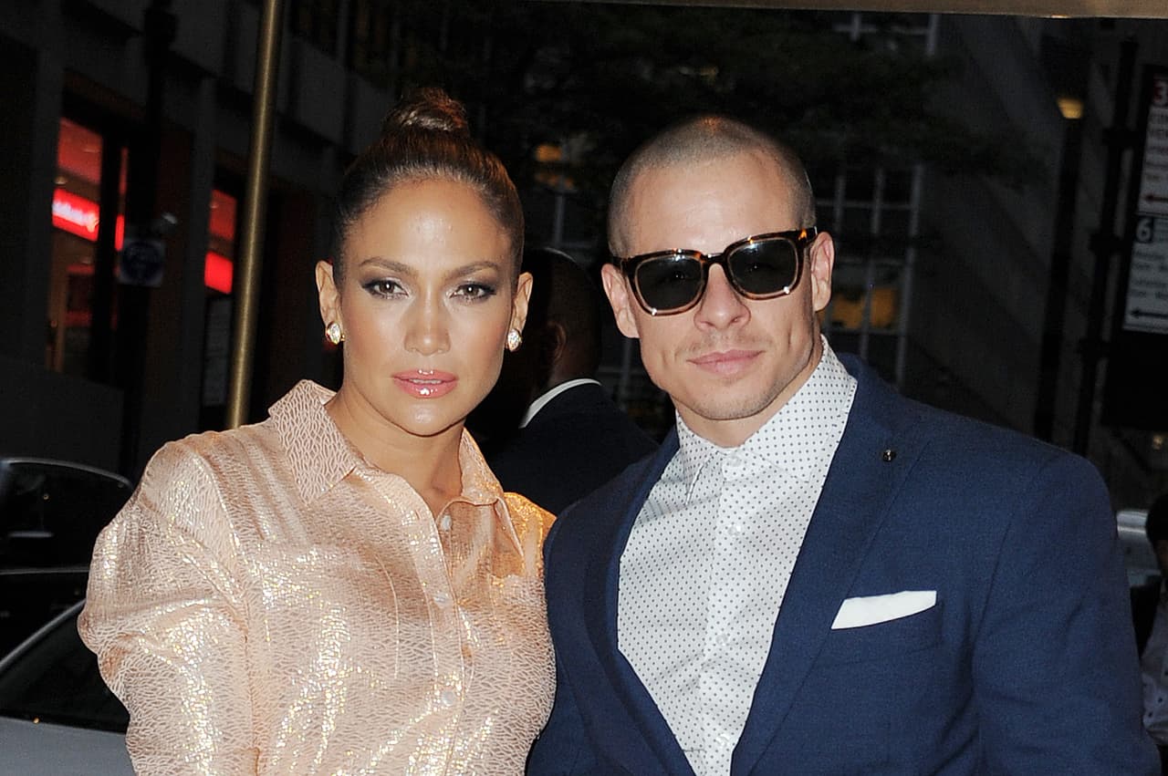Sólo cuatro meses después de su separación con Marc Anthony, Jennifer López inició un romance con Casper Smart, otro de sus ex bailarines. Tras cinco años de relación, la pareja le puso punto final.