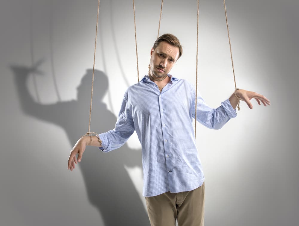 <h3 class="cms-H3-H3">Aspectos negativos de Piscis</h3>
<br>Muy impreciso y difuso, de poca voluntad, sugestionable y fácilmente manipulable, escapista e irreal. 
<br>