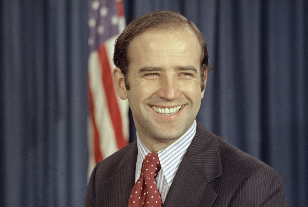 Cuando tenía 29 años el Partido Demócrata de Delaware lo alentó a competir, y en noviembre de 1972 se convirtió en el quinto senador estadounidense más joven elegido en la historia. Esta fotografía fue tomada en diciembre de ese año.