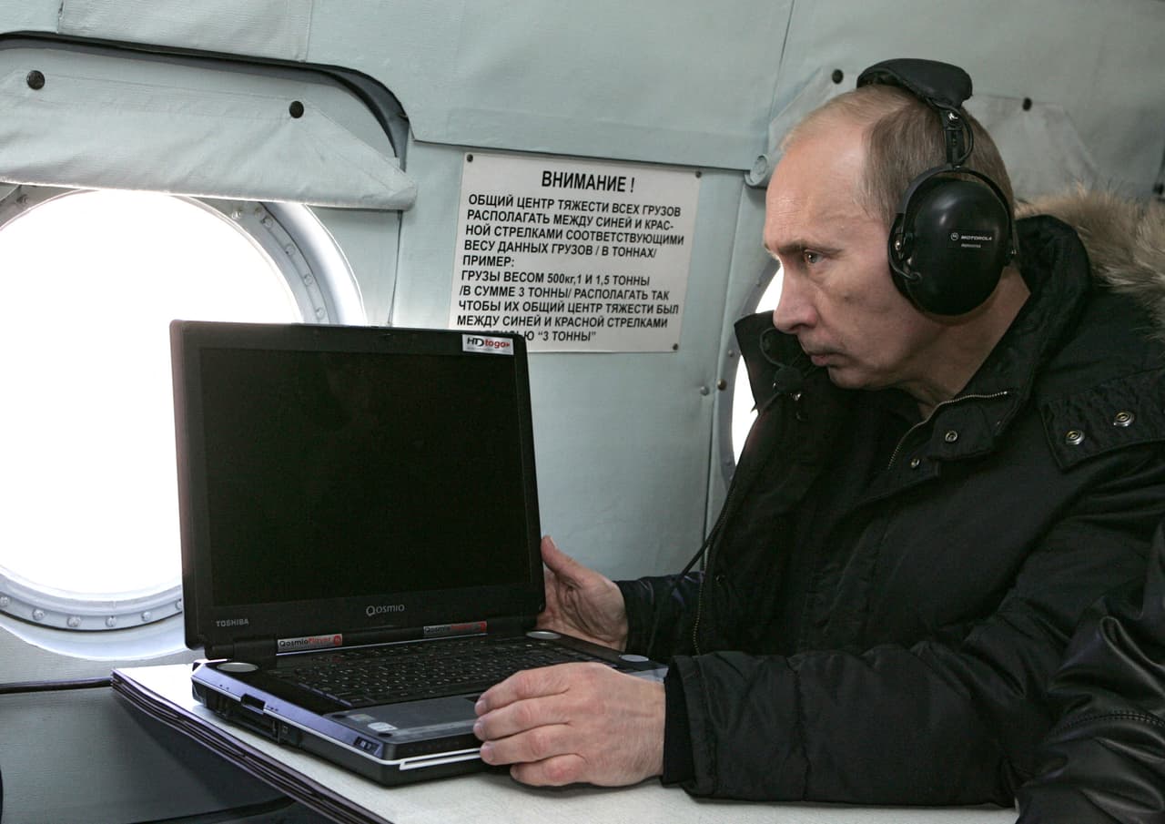 <h2 class="cms-H2-H2">3. Rusia</h2>
<br>
<br>💻 
<b>Puntuación según el índice del informe: </b>22.7
<br>
<br>💻 
<b>Mayor objetivo cibernético: </b>control.
<br>
<br>💻 
<b>Menor objetivo cibernético: </b>normativas.
<br>
<br>💻 
<b>Porcentaje de la población que usa Internet: </b>85.0%
<br>
<br>💻 
<b>Población (2021): </b>143.4 millones.
<br>