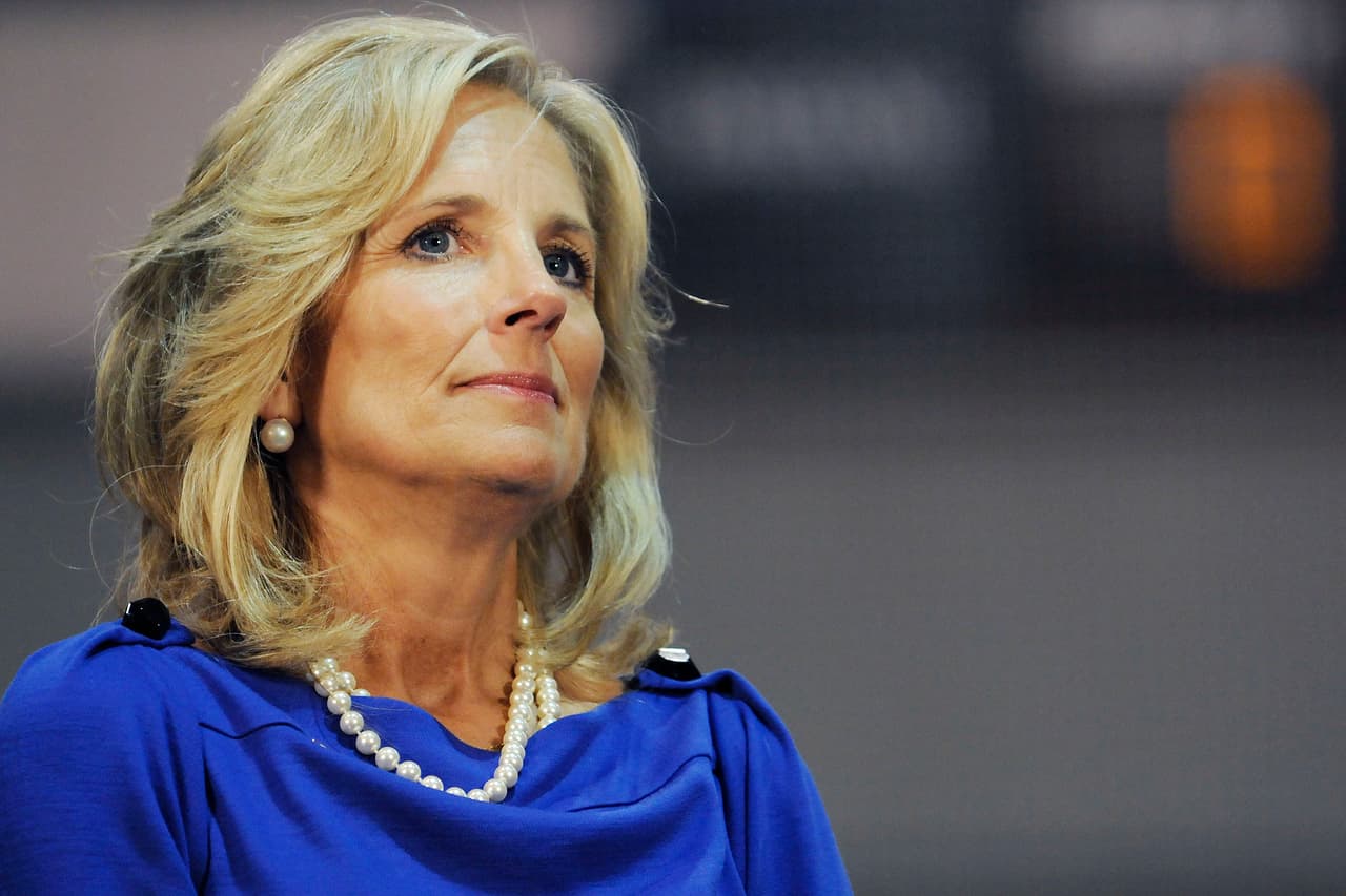 Jill Biden visita ex convictos de las industrias Homeboy y Homegirl Café en Los Ángeles 