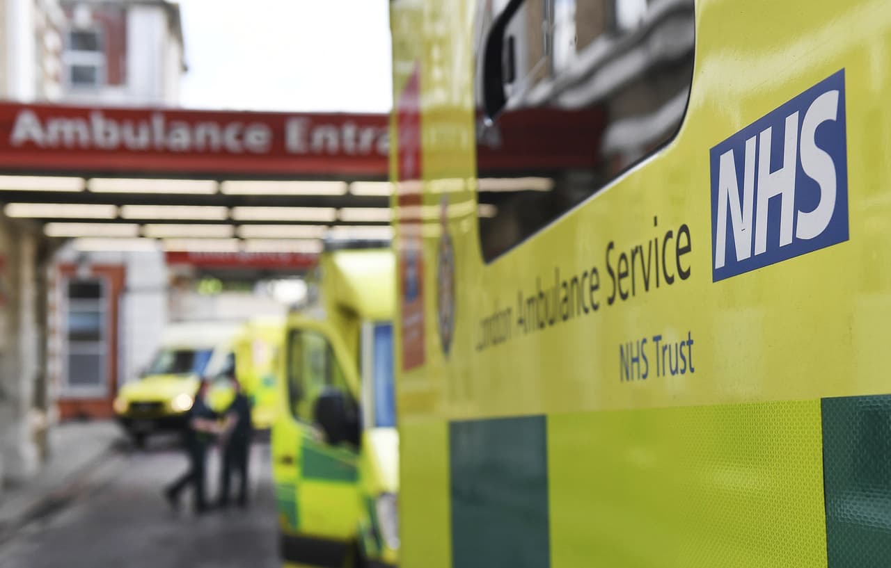 Al menos 16 organizaciones conectadas al NHS (Servicio Nacional de Salud) en Inglaterra reportaron haber sido afectadas. "La investigación está en una etapa inicial, pero creemos que se trata de una variante del malware Wanna Decryptor", dijo el NHS en un comunicado.