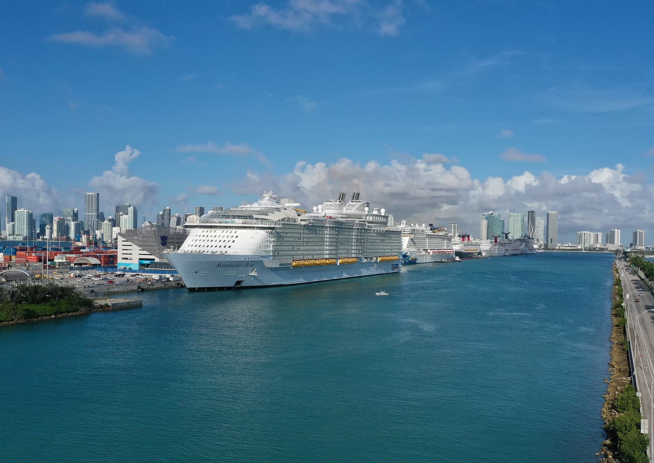 Los Centros para el Control y la Prevención de Enfermedades (CDC, por sus siglas en inglés), cancelaron la advertencia de covid-19 para los viajes en crucero, después de dos años de manejar varios niveles de riesgo, de acuerdo con el estado de la pandemia del coronavirus y los brotes que se presentaron con variantes como delta y ómicron.