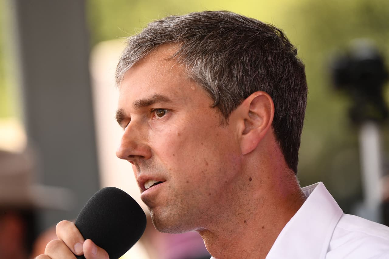 Beto O'Rourke insulta a opositor que se ríe cuando él habla de los muertos en el tiroteo de Uvalde