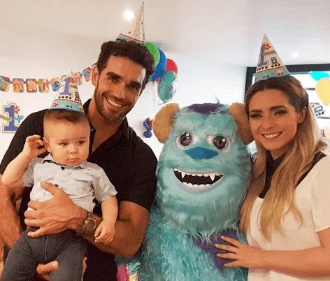 Marcus Ornellas y Ariadne Díaz se convirtieron por primera vez en papás el 11 de mayo de 2016.