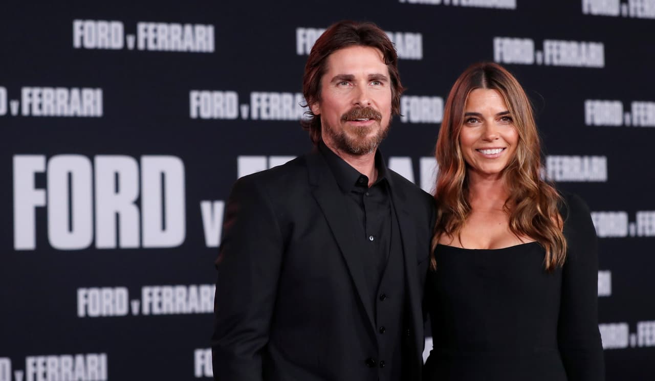 El actor de ‘Batman: Begins’, ‘American Psycho’ y 'The Prestige’ está casado con la actriz y exmodelo Sandra “Sibi” Blazic y tiene una relación de más de 22 años. Se conocieron luego de que ella trabajara como la asistente de Winona Ryder y en 1994 se la presentó a Christian Bale. Tiene dos hijos, Emmeline y Joseph.