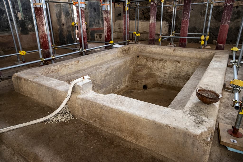 Una imagen publicada por la Oficina de Prensa del Parque Arqueológico de Pompeya, el viernes 17 de enero de 2025, que muestra una casa de baños privada descubierta recientemente en el sitio arqueológico de Pompeya. (Oficina de Prensa del Parque Arqueológico de Pompeya Via AP, HO)
