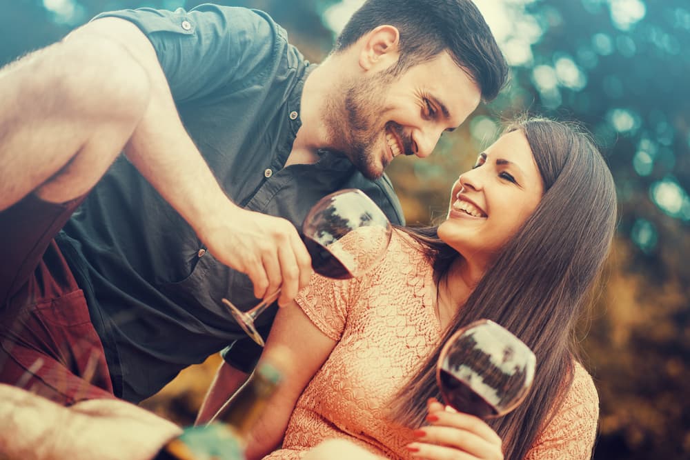 <b>Géminis</b>
<br>Ese geminiano o geminiana que te enloquece, al expresar sus hermosas cualidades positivas, será un excepcional ser humano y un amante que no te defraudará. Inteligente, alerta, versátil y curioso, de mente ágil, adaptable, ingenioso, elocuente, juvenil y fresco, una persona maravillosa para conversar inteligentemente, charlas sobre diversos temas, mantenerte informado o informada.
