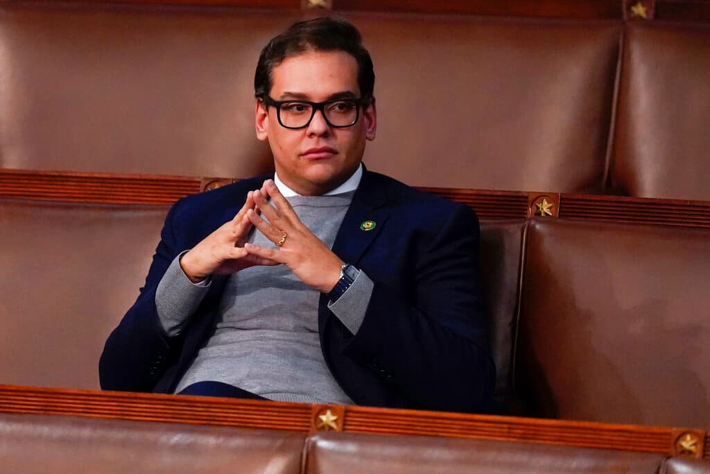 ¿Quién es realmente George Santos? Una guía de las mentiras dichas por el representante republicano