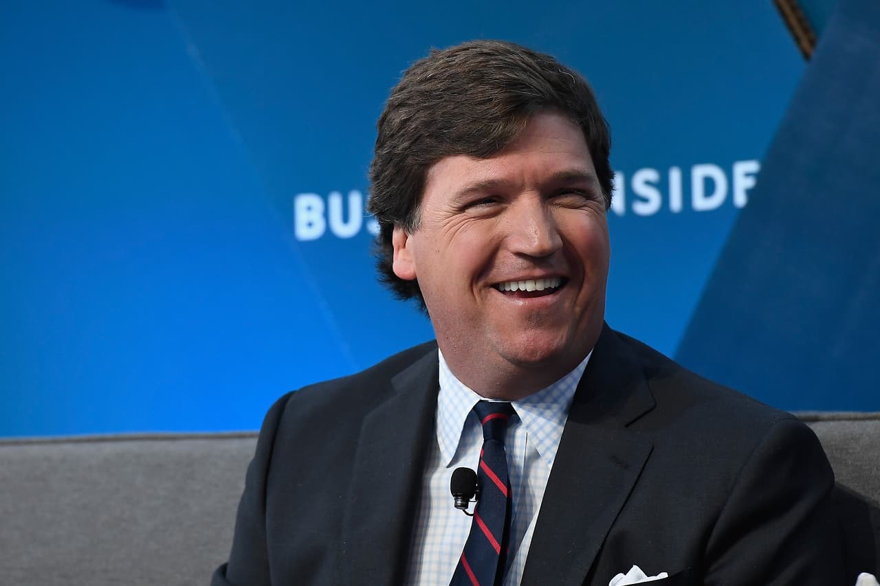 Anunciantes se retiran del programa de Tucker Carlson tras decir que "los inmigrantes hacen más sucio y pobre" el país