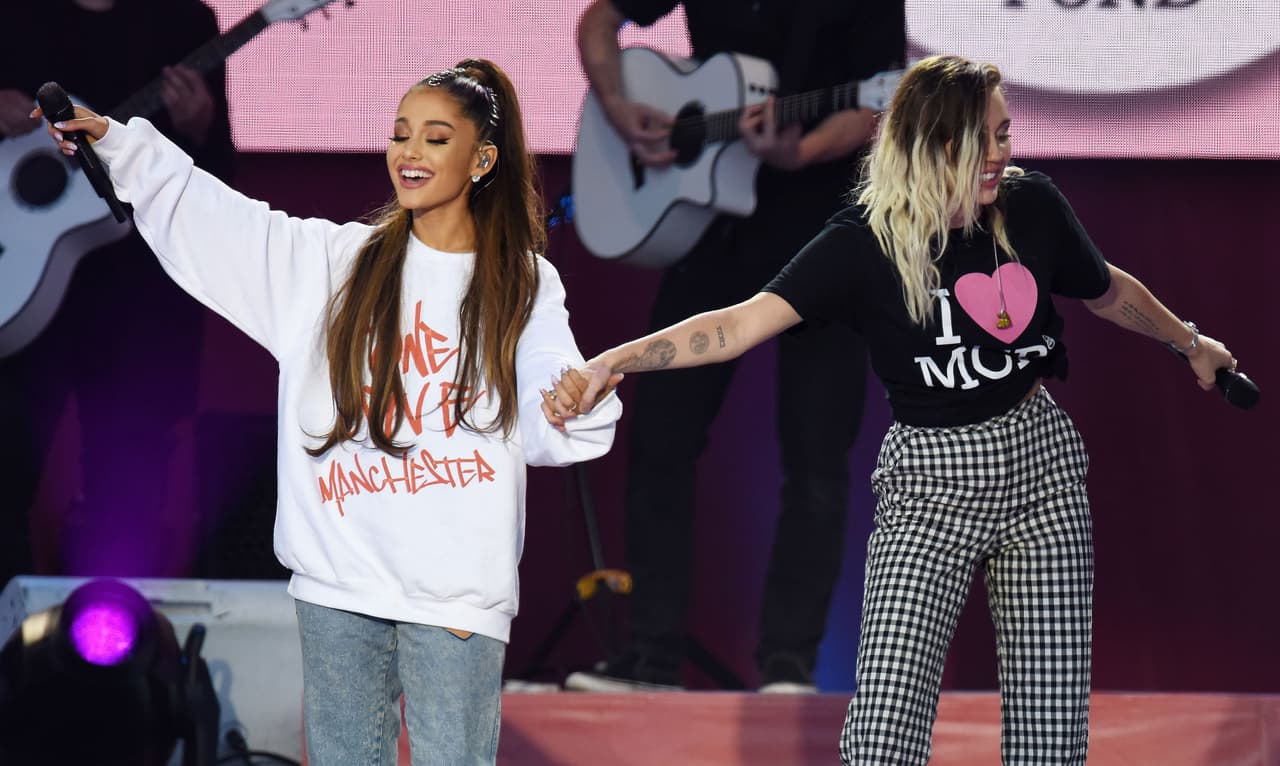 Juntas interpretaron el tema 'Don't Dream It's Over', que también fue coreada por los asistentes.